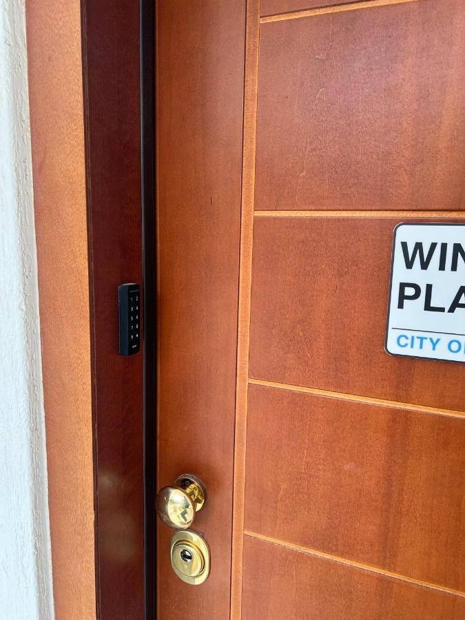 Windsor Place Apartment - Vouliagmeni Афины Экстерьер фото